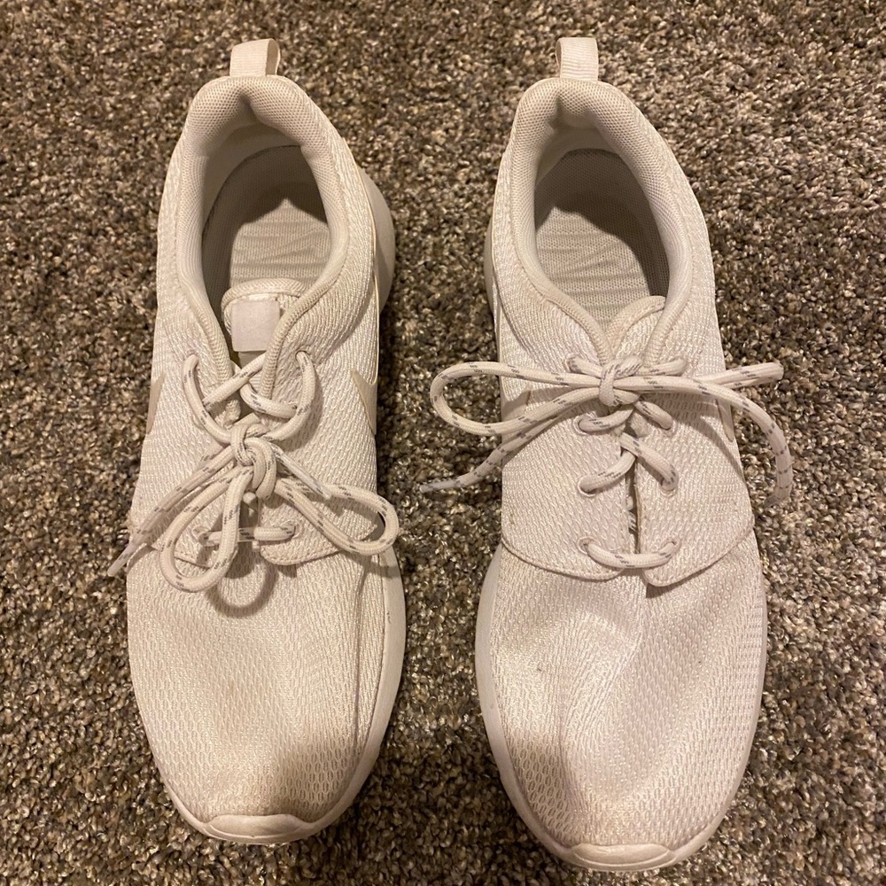 Nike Roshe Sneakers